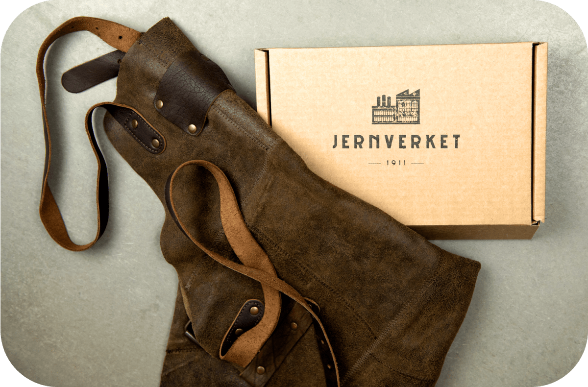 Förklädet från Jernverket är ett av flera förkläden i Charmas sortiment.